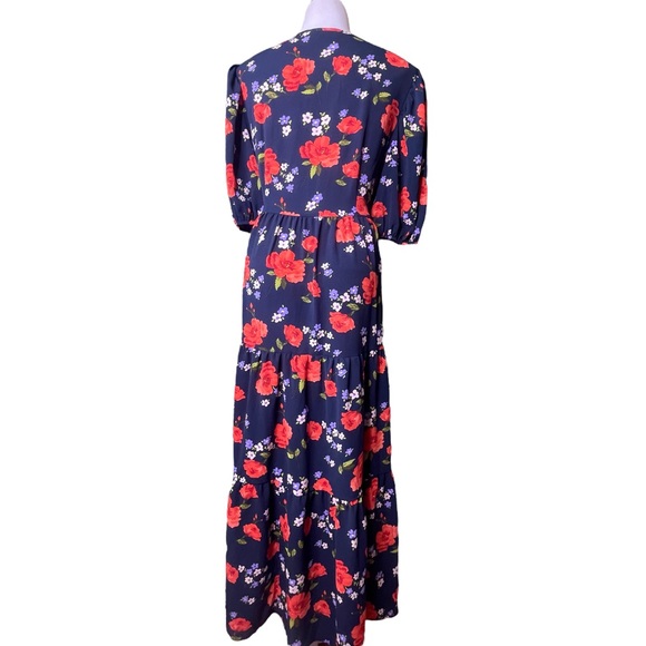 ASOS DESIGN Curve wrap front tiered smock midi dress in navy floral print 12 - Picture 4 of 16